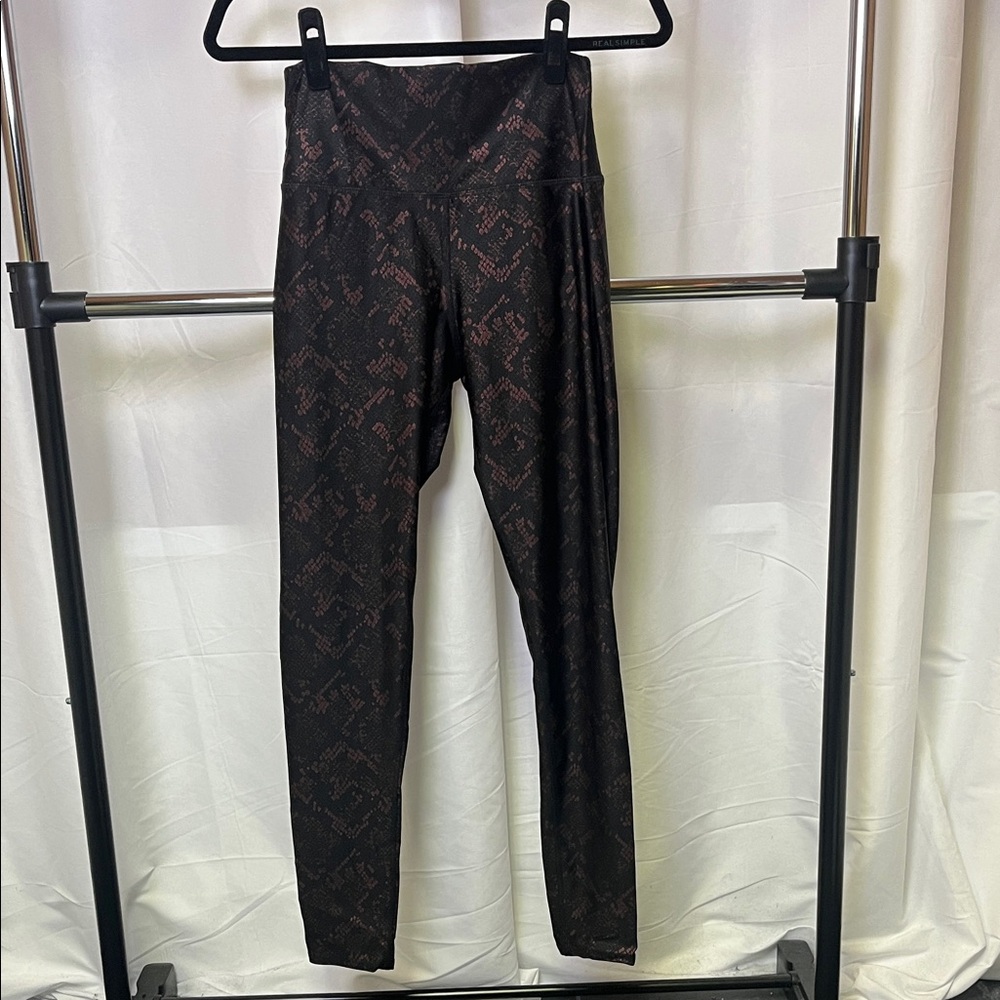 Pixie Lane women’s black and maroon snake skin printed leggings large